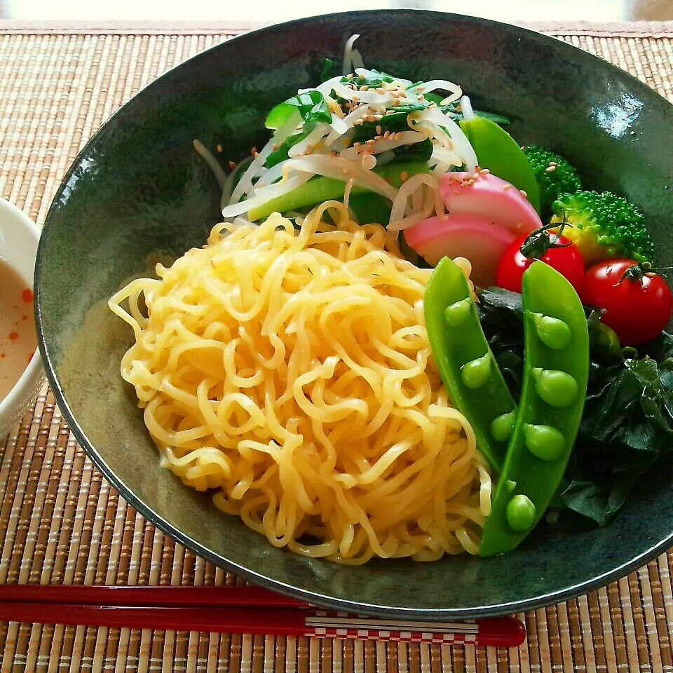 Snapdishの料理写真:野菜モリモリ～ゴマだれつけ麺ランチ♪|かおちゃんさん