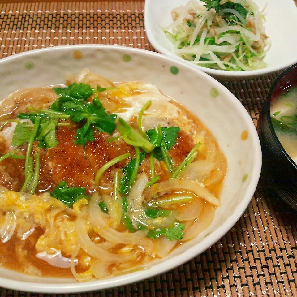 Snapdishの料理写真:豚カツ卵とじで～ランチ♪|かおちゃんさん