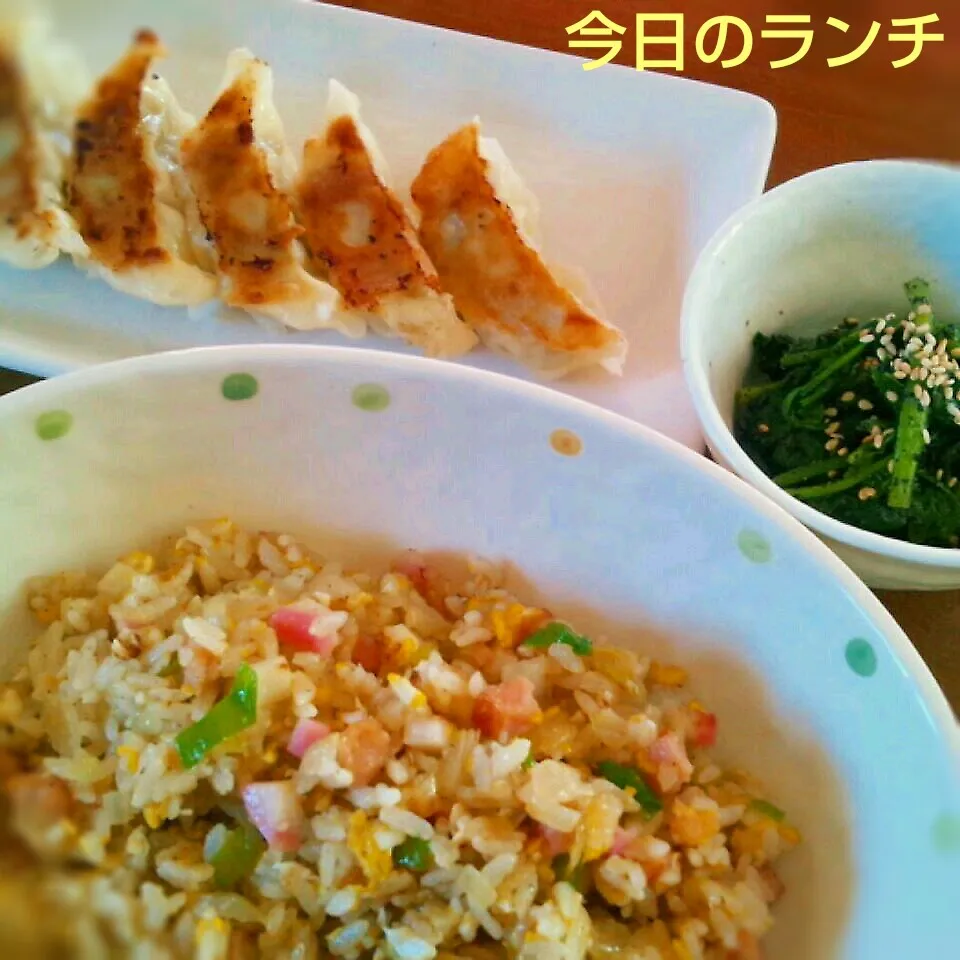 Snapdishの料理写真:チャーハン&餃子ランチ♪|かおちゃんさん