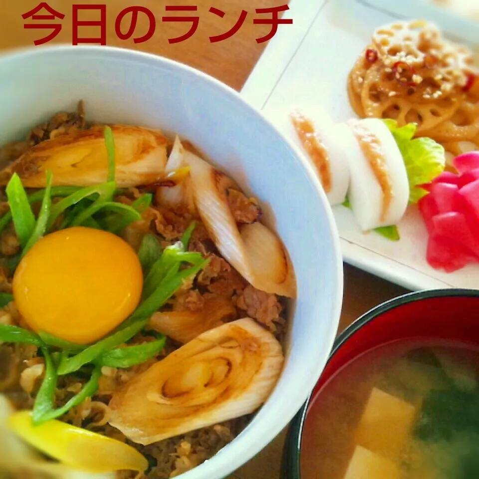 Snapdishの料理写真:焼きネギ牛丼～梅わさびカマボコと蓮根のカレー金平♪|かおちゃんさん