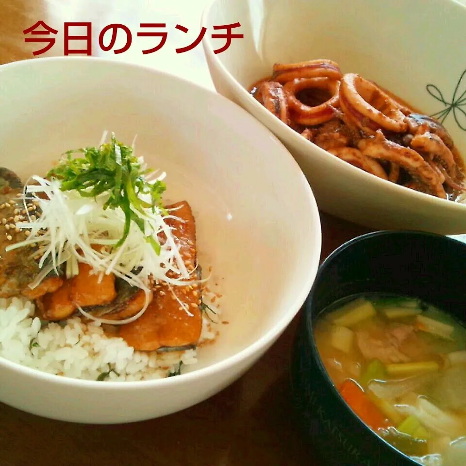 簡単!!秋刀魚の蒲焼き丼～イカゴロ煮♪|かおちゃんさん