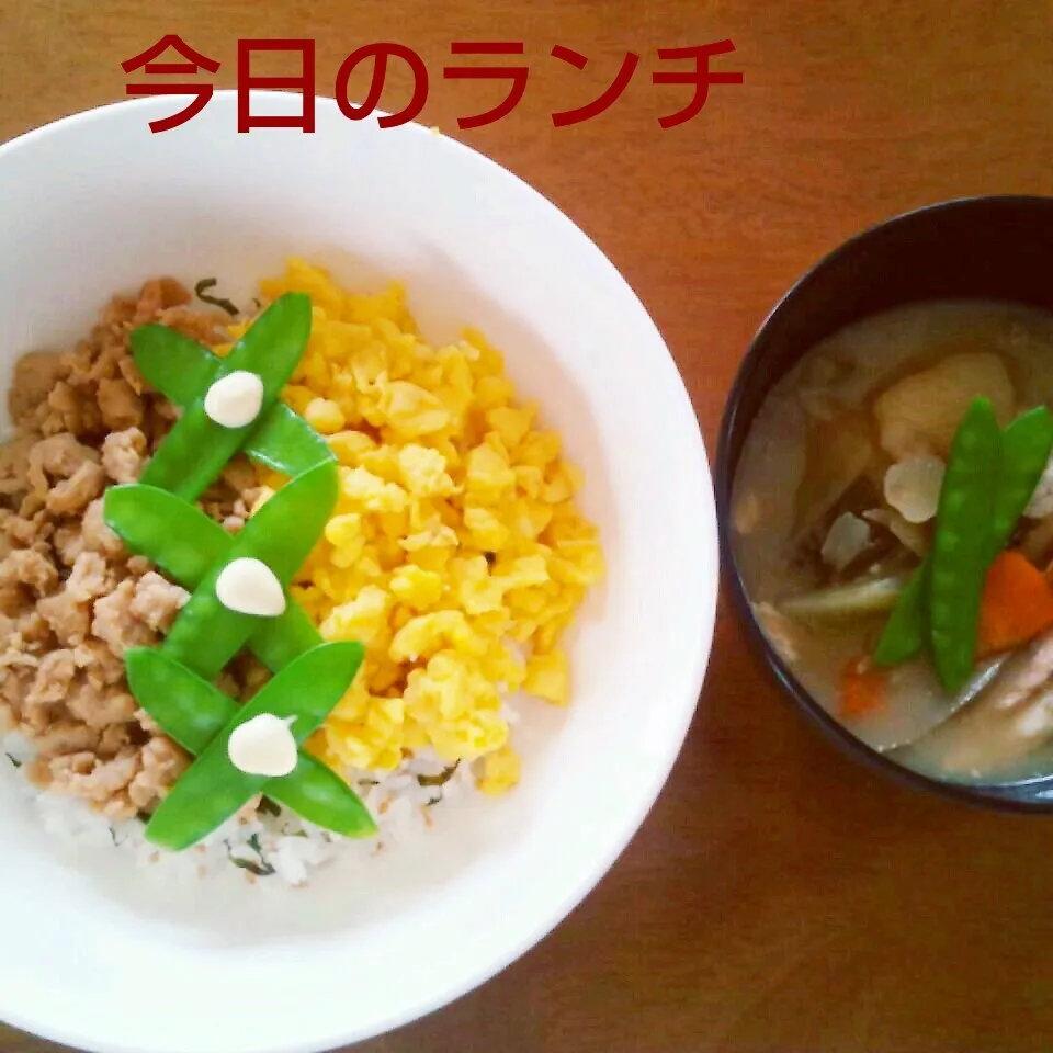 シソごまご飯の鶏そぼろ丼と冷たい豚汁♪|かおちゃんさん