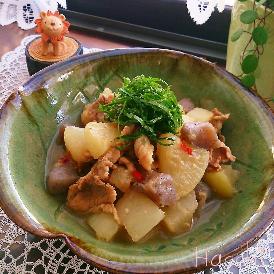 ぶりちゃんの大根とこんにゃくの豚バラ味噌煮込み|ハッチさん