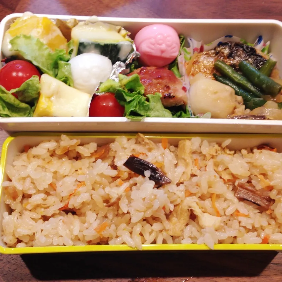 JK弁当 鯖塩焼き、炊き込みごはん他。ピンク色のはドラえもん|Kyさん