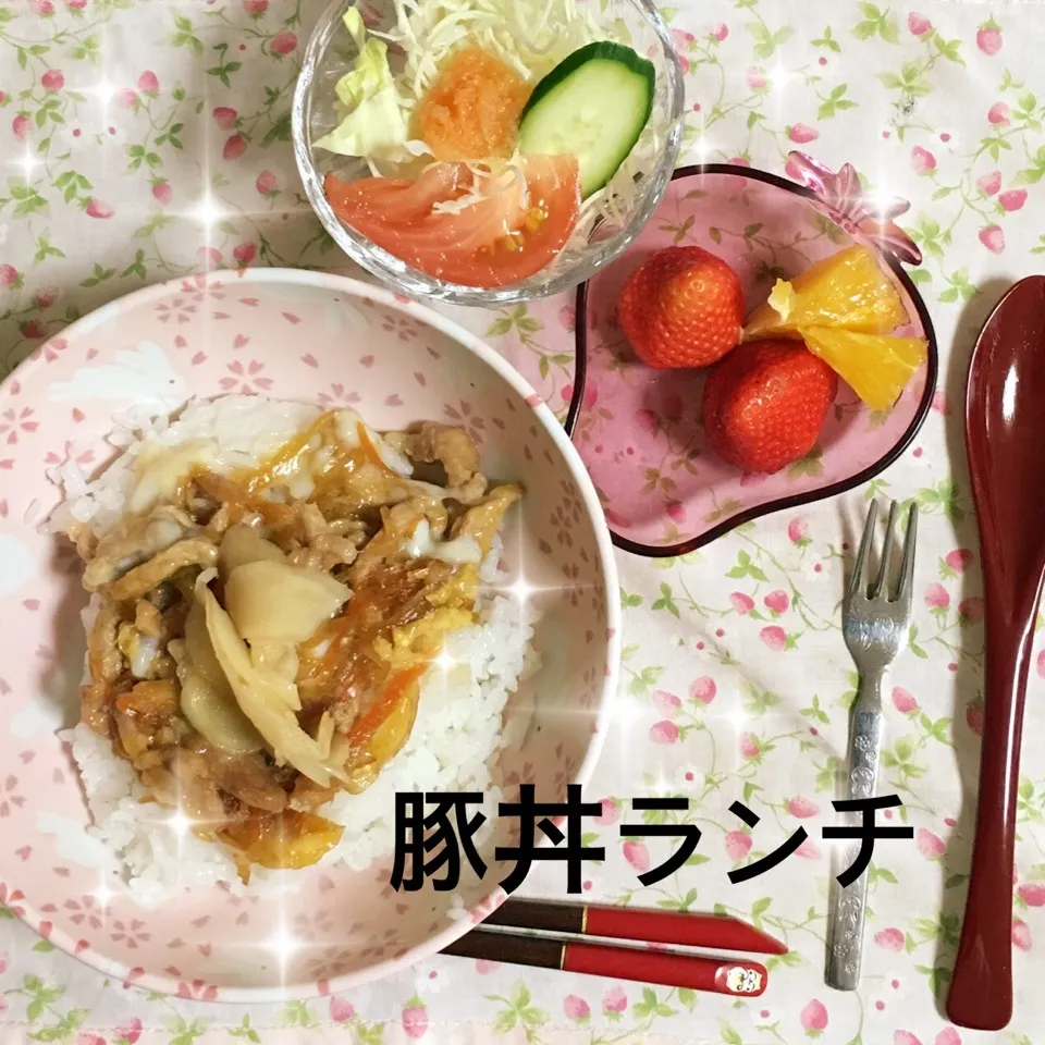 姫と 昼ご飯一緒に|うさぴょんさん