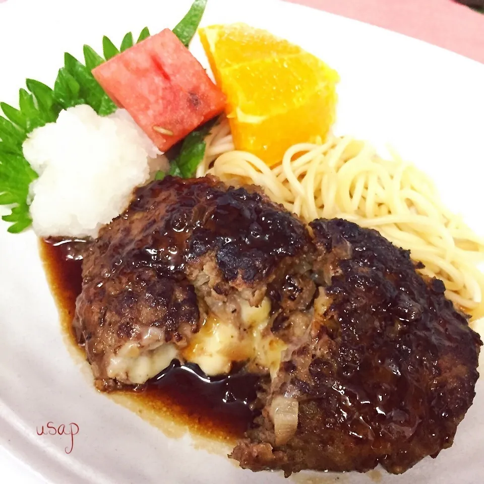 チーズinハンバーグ 照り焼きソース|うさピーさん