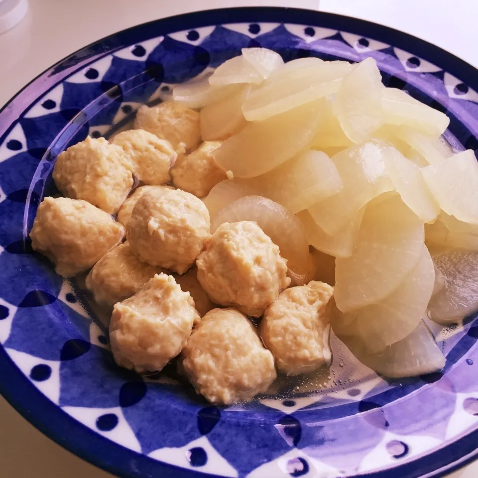 ✳︎鶏団子と大根の煮物|つなもんさん