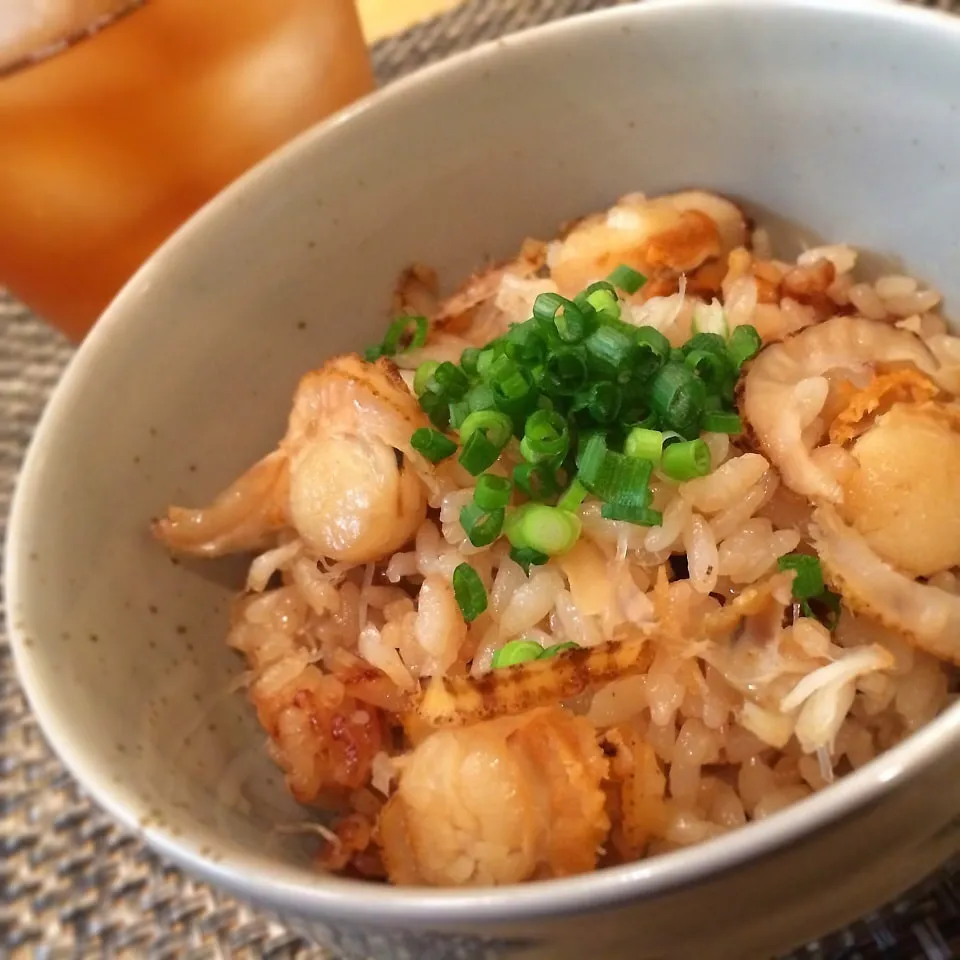 Snapdishの料理写真:からビーさんのベビーホタテと生姜の炊き込みご飯っ|かのパパさん