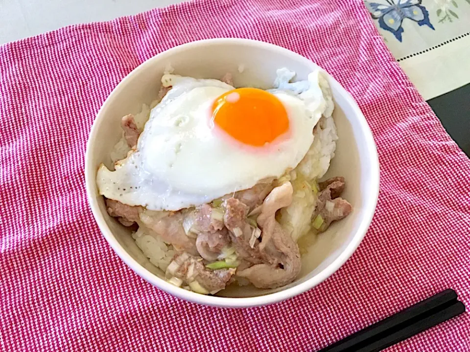 Snapdishの料理写真:ネギ塩豚丼卵のせ|みよさん