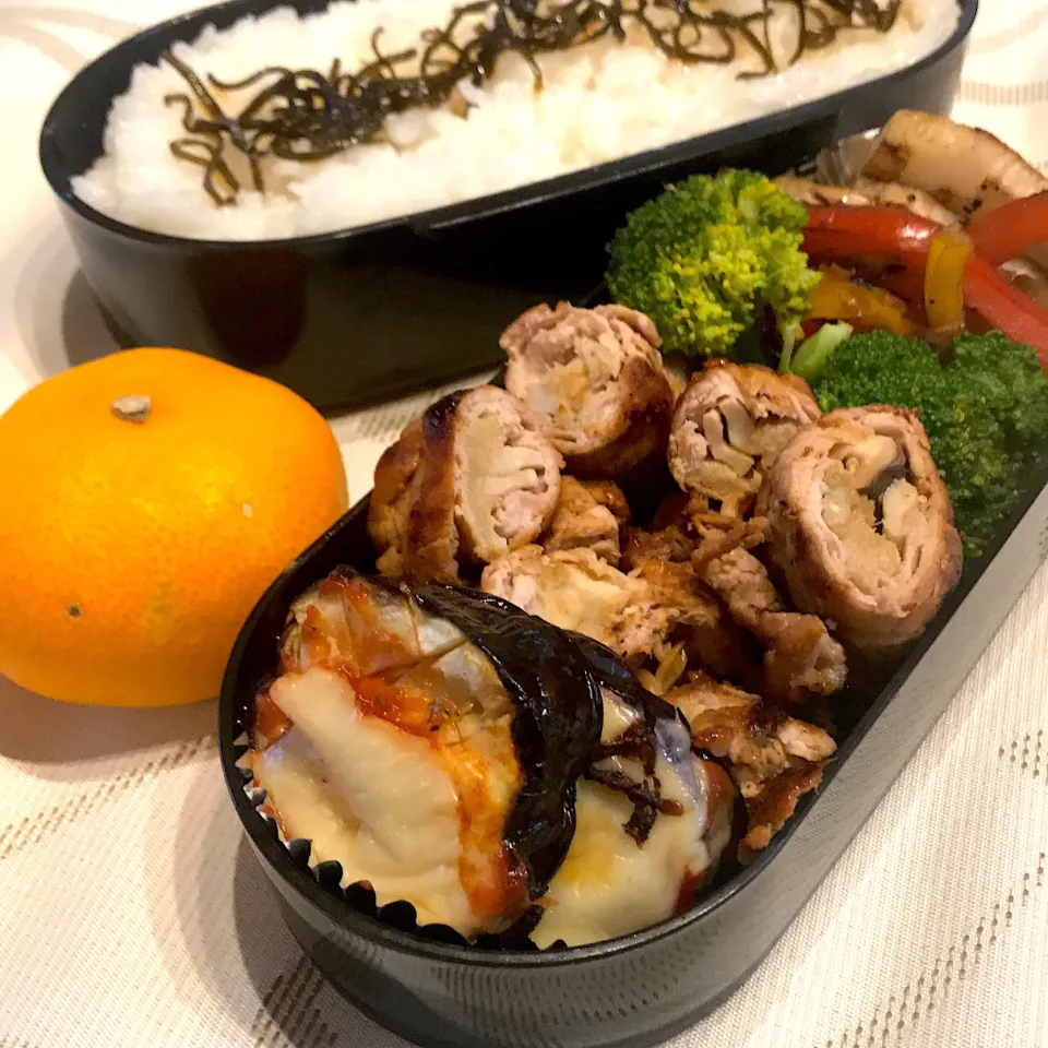 Snapdishの料理写真:今日のお弁当🍱
キノコの肉巻き

今日もまだ季節外れの
暑さが続くよう
体調管理に
気をつけてね

今日も気をつけて
いってらっしゃい👋😊|mokoさん