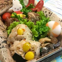 Snapdishの料理写真:今日のお弁当🤤
🤤銀杏と蓮根の炊き込みご飯(おにぎり)
🤤鶏の竜田揚げ
🤤先日の残り物