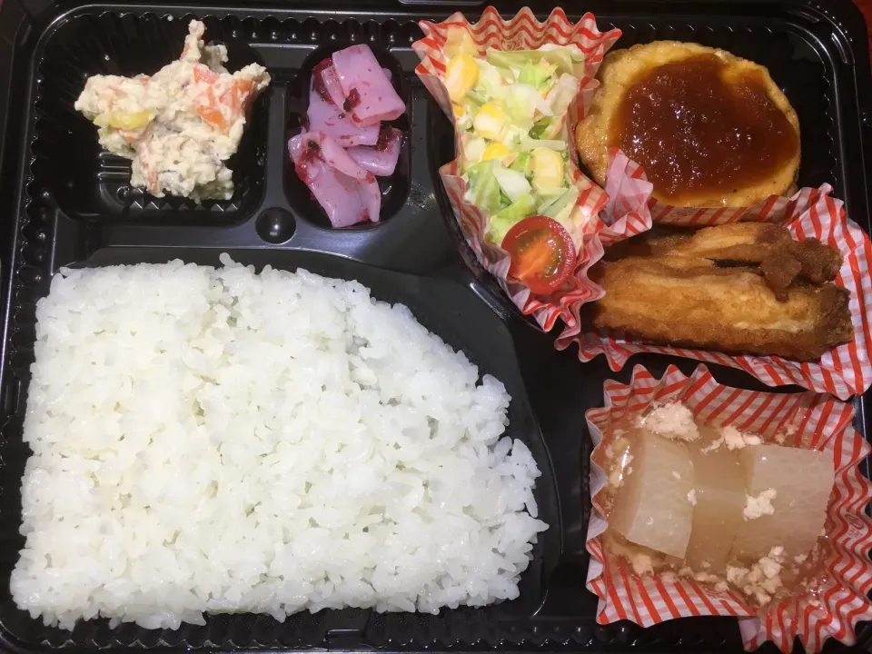 Snapdishの料理写真:豆腐ハンバーグ 日替わり宅配弁当 豊川市豊橋市一部エリア配達|Naokazu Kuritaさん