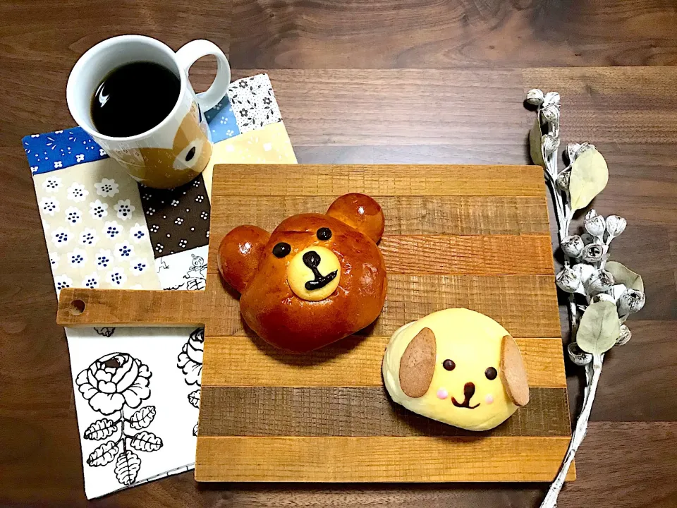 なんばシティ とびら さんの可愛いパン🐻🐶で朝食😋♥️|ナナさん