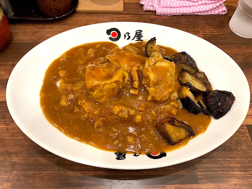 チキンカレーにたっぷり茄子トッピング|しのぶさん