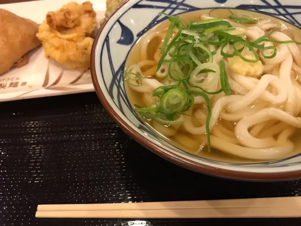 11月8日晩ご飯。丸亀製麺夜鳴きうどん。かけうどん一杯購入でもう一杯プレゼント🍜ありがたや〜|あやさん