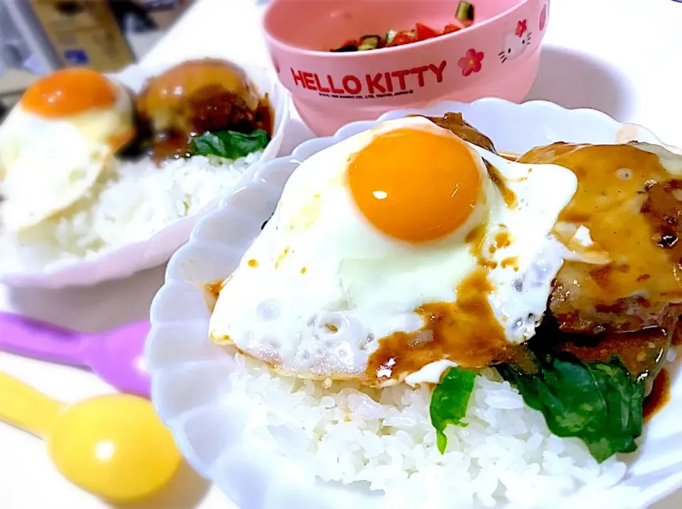 デミグラスロコモコ丼🍳|ピロリさん