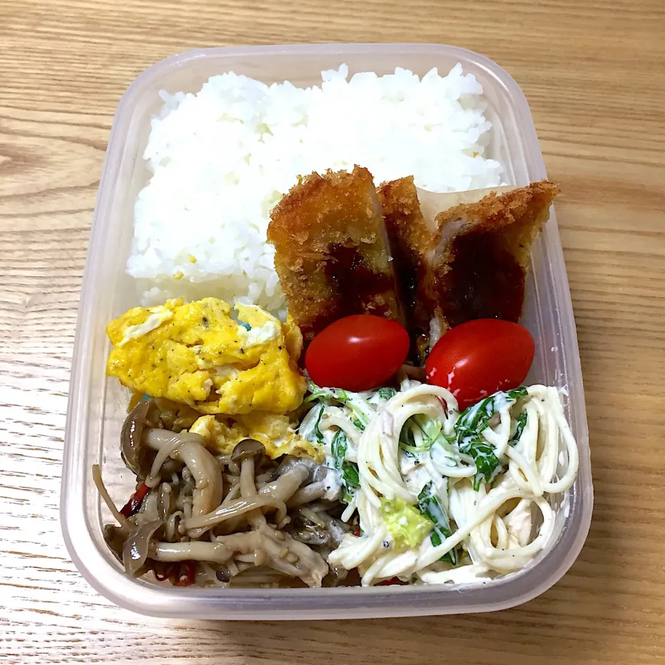 Snapdishの料理写真:金曜日の旦那さんのお弁当☺︎ #お弁当記録  #とんかつ  #サラダスパゲティ #キノコのピリ辛マリネ|むさけんさん