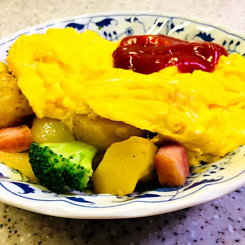 Snapdishの料理写真:ごろごろ野菜のチーズオムレツ|village-2001さん