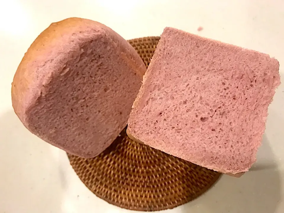 紫芋🍠パン🍞💦びっくりした|みうのすけさん