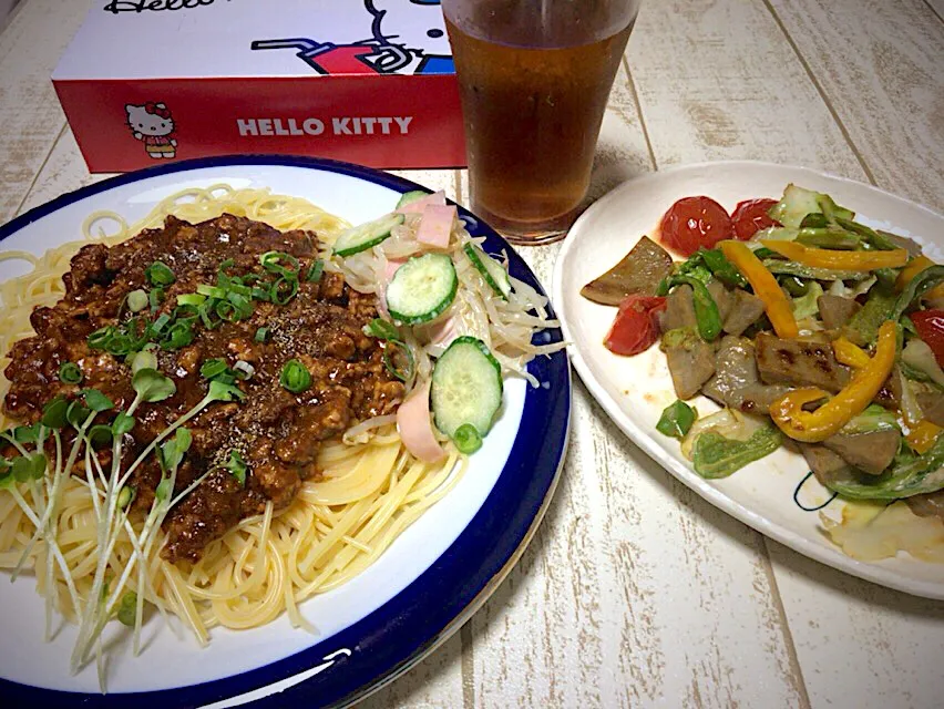 今日の男飯(๑˃̵ᴗ˂̵)担々麺風パスタ🍝with もやしサラダ🥗&おいマヨ野菜炒め🥬🎶|ひーちゃんさん