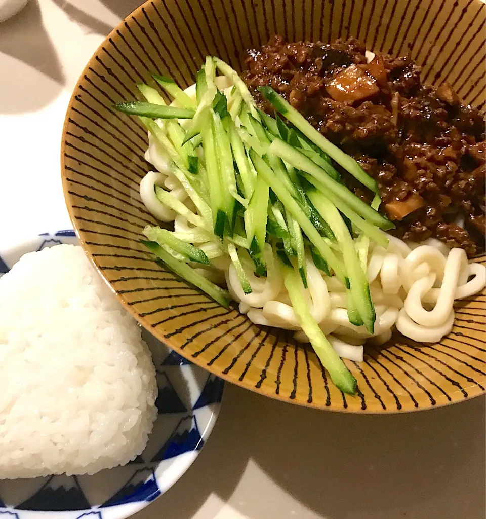 息子と二人夜ご飯☆
ジャージャー麺 うどんで|とまこ(*^o^*)さん