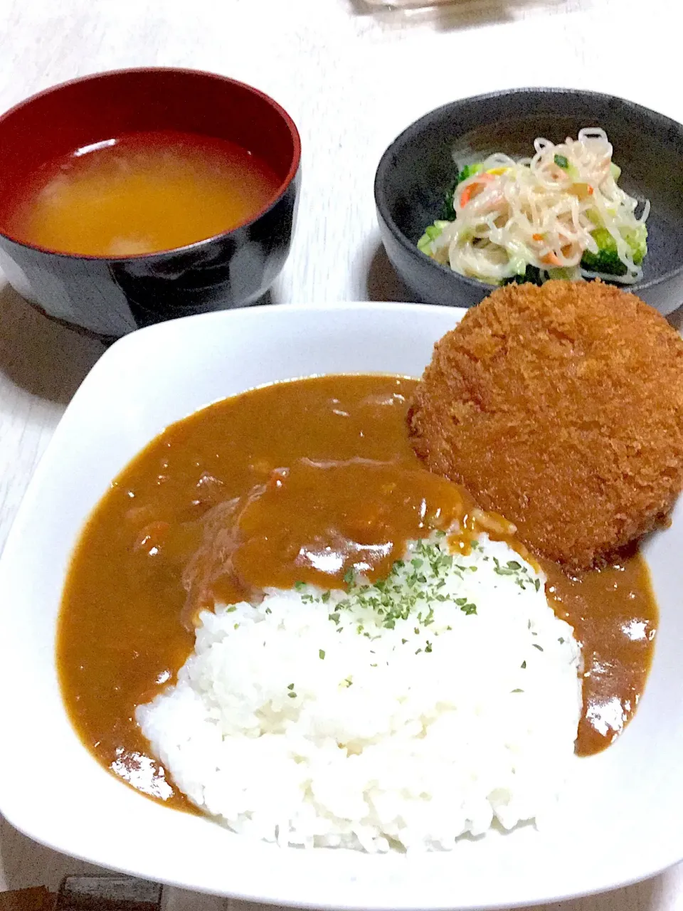 コロッケカレー、サラダ、お味噌汁|Ayaさん