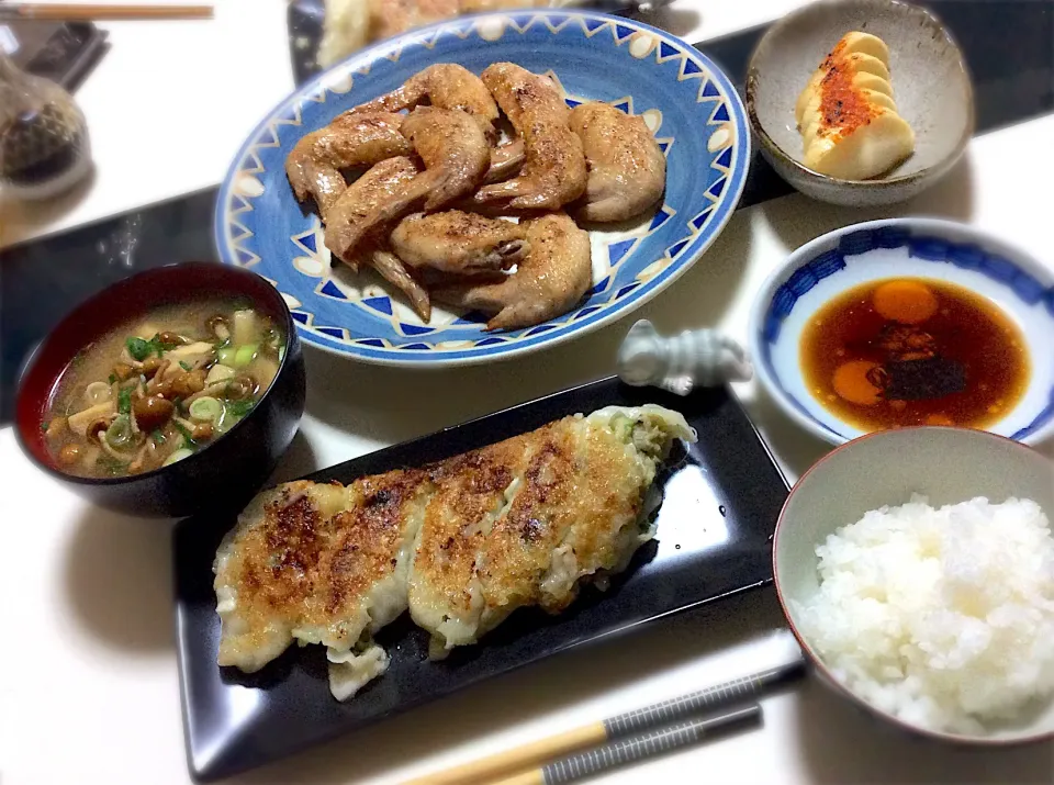 手羽の山椒塩焼き、餃子、ナメコのお味噌汁、京都の七味大根の晩御飯|Takeshi  Nagakiさん