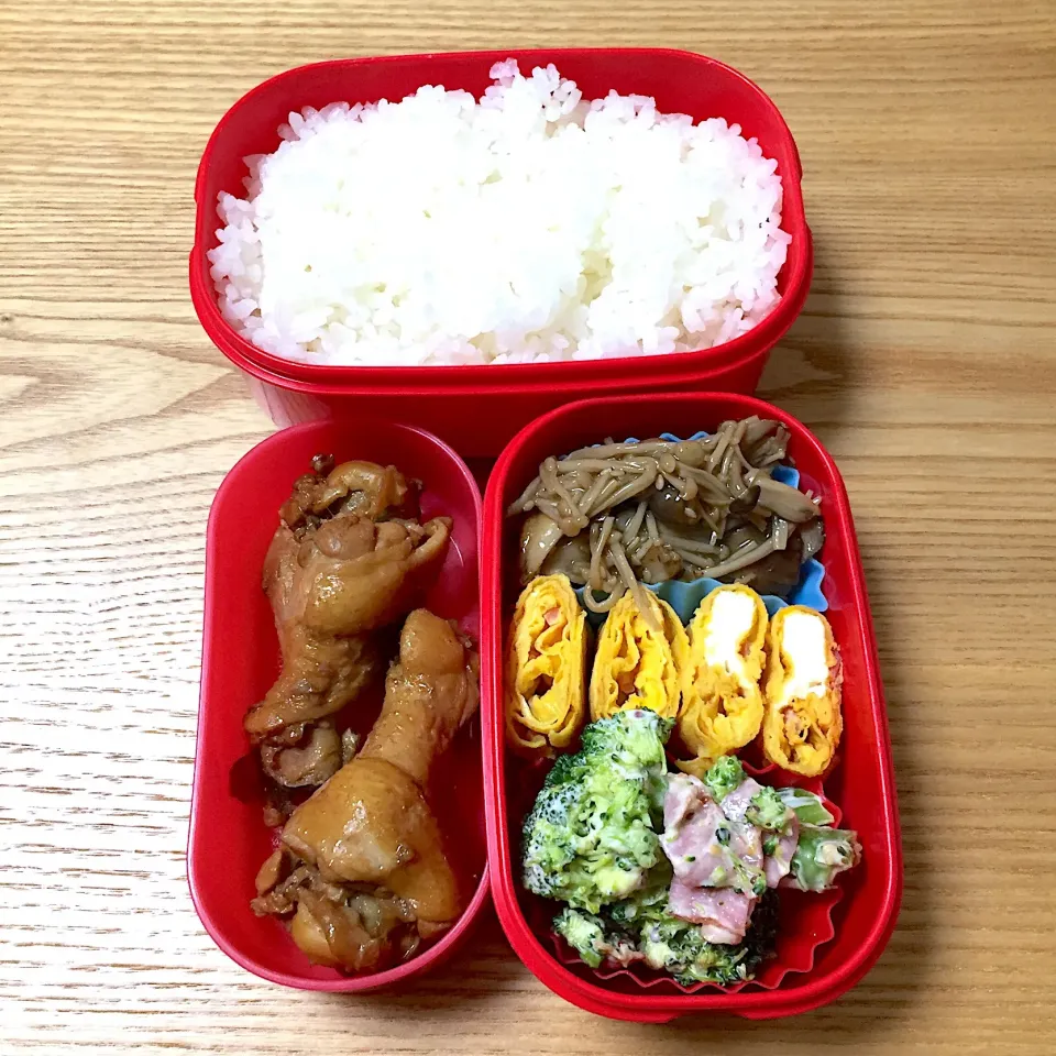 Snapdishの料理写真:土曜日の旦那さんのお弁当 #お弁当記録  #手羽元のさっぱり煮 #ブロッコリーとベーコンのマスタードマヨ和え #キノコのピリ辛ナムル|むさけんさん