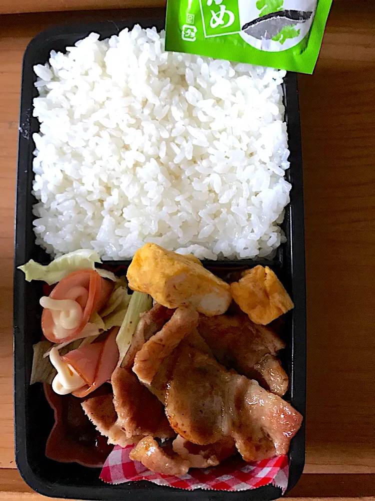 11/10 お弁当 寝坊💦 5分スピード ズボラでごめん。 #豚焼肉弁当|侑子さん