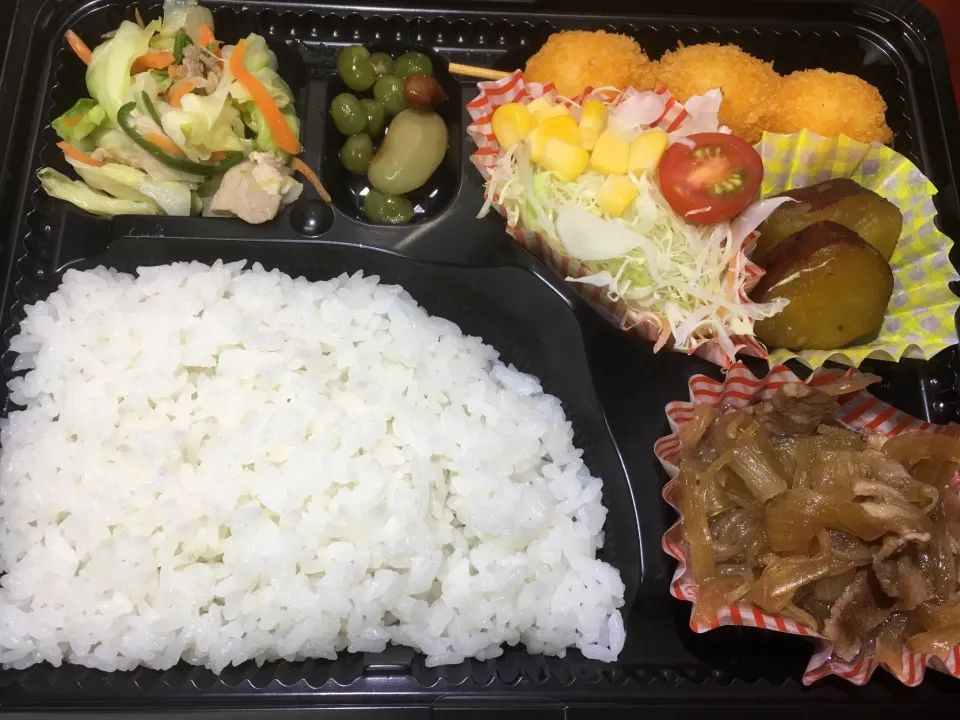 Snapdishの料理写真:お任せメニュー 日替わり宅配弁当 豊川市豊橋市一部エリア配達|Naokazu Kuritaさん