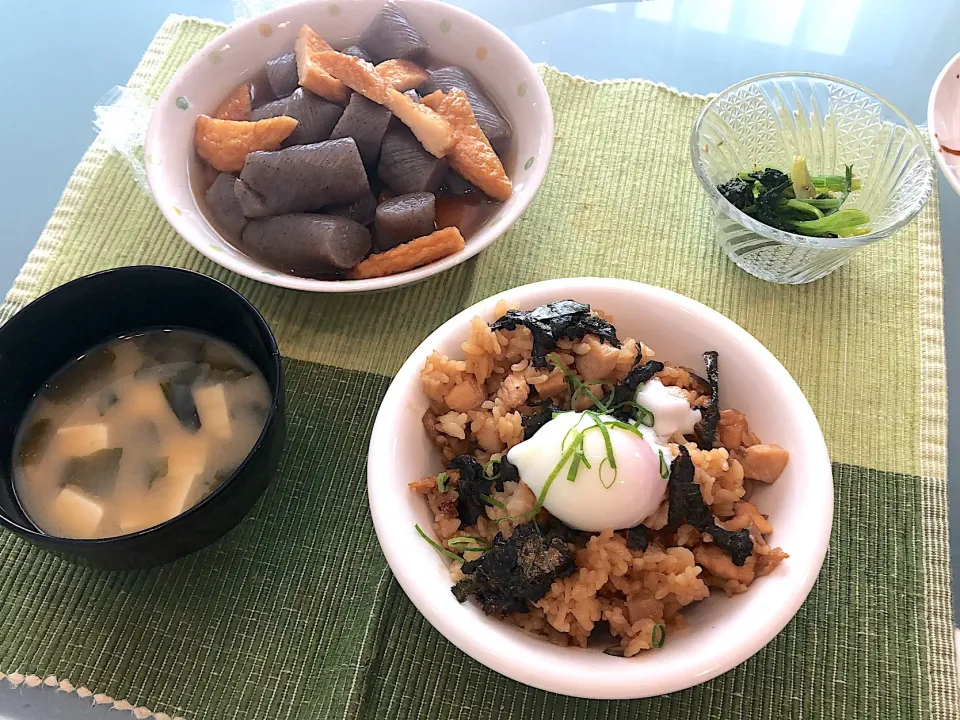 鶏玉飯
蒟蒻とひらてんの煮物
ほうれん草胡麻和え
お味噌汁|あゆぞーさん