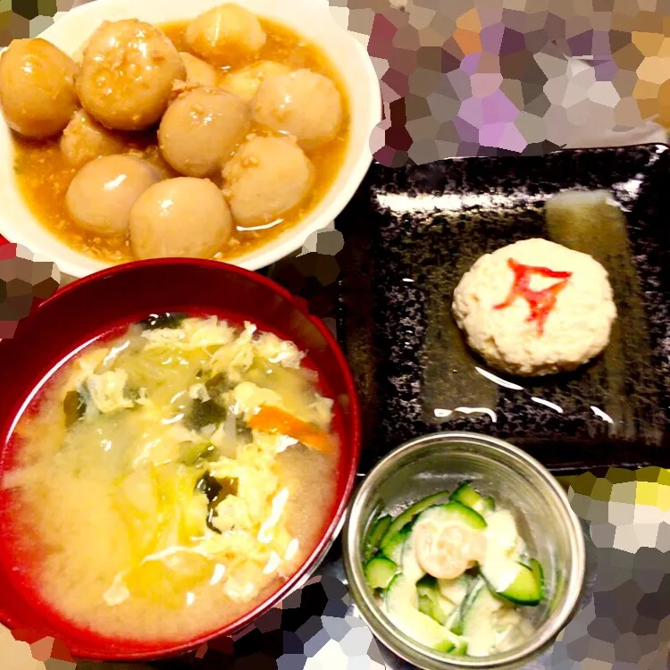 Snapdishの料理写真:里芋の鶏そぼろあん
昆布茶出汁の冷や奴
小エビとキュウリのエビマヨソース|さつきちさん