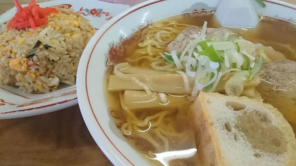 【帰省麺：青森県むつ市】食事処 さか蔵 の 正油ラーメン(500円)＋半チャーハン(300円、裏メニュー) ＠大湊18163|大脇さん