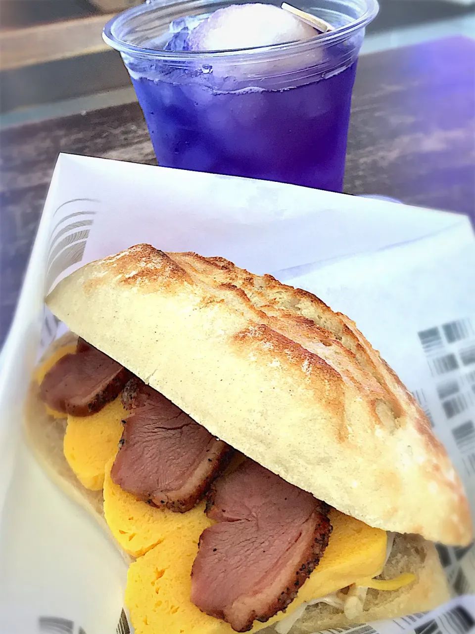 出し巻き卵とチキンサンド🥖🐣  実験ドリンク ハーブティ&レモングラニータ🍋🍹|ch＊K*∀o(^^*)♪さん