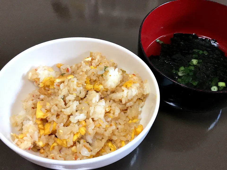 今日のランチ #ランチ  #チャーハン  #のり  #スープ|もんたさん