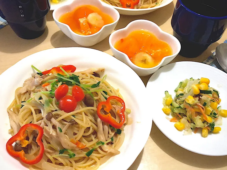 11／10昼食  #昼ごはん  #スパゲティ 
 #献立  きのこと鶏のスパゲティ コールスローサラダ フルーツマリネ   ‥いろいろ使い回しメニュー‥|おさんどんさん