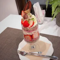 高原いちごと栗のパフェ🍓|かえでさん