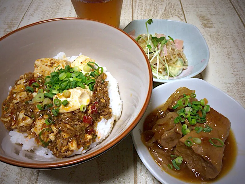 Snapdishの料理写真:今日のテニス🎾前の男飯(๑˃̵ᴗ˂̵)豚の角煮&麻婆丼&もやしとハムのサラダ🥗🎶|ひーちゃんさん