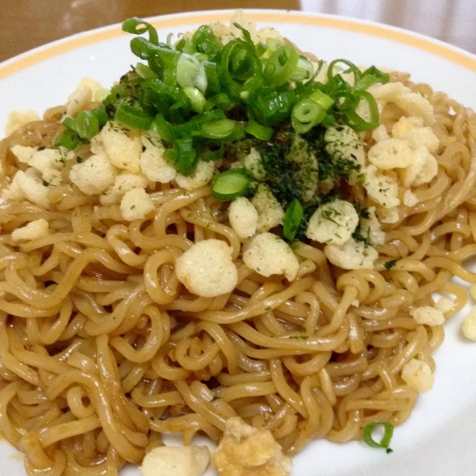 日清焼きそば袋麺✨イカ天かすトッピング❣偶に無性に食べたくなるのよね〜🤗💕|まいりさん