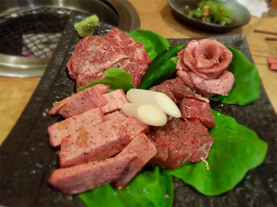 ワサビ醤油で頂くお肉とレモン汁で頂くタン|Takeshi  Nagakiさん