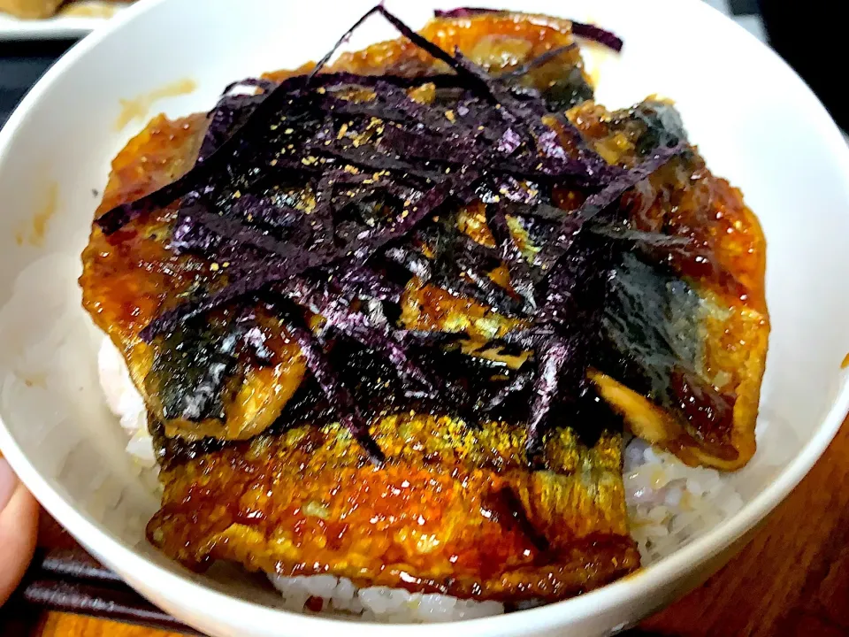 さんまの蒲焼丼(粉山椒をかけて)|yumyum😋さん