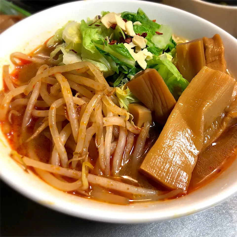 Snapdishの料理写真:メンマと白菜ともやしの味噌ラーメン|Osamu_Hatakeさん