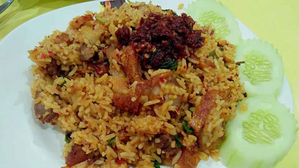 Khao pad kapao moo krob - crispy pork belly with basil in fried rice. #Thai cuisine|Jorge Bernal Márquezさん