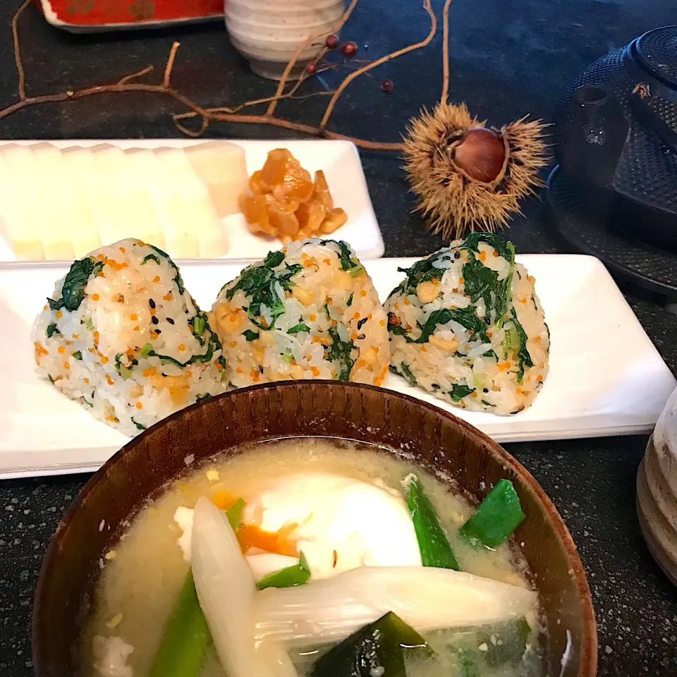 大根の葉っぱ菜飯のおにぎりで朝ごはん|シュトママさん