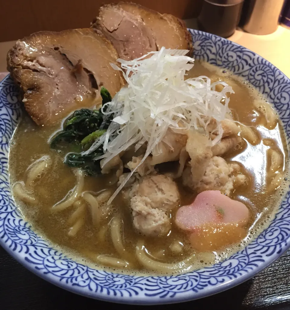 らー麺土俵 鶴嶺峰で鶴嶺峰らー麺食べてきたよ😋
トッピング、眠りチャーシュー2枚🐷|NOMU'S キッチン🍳さん