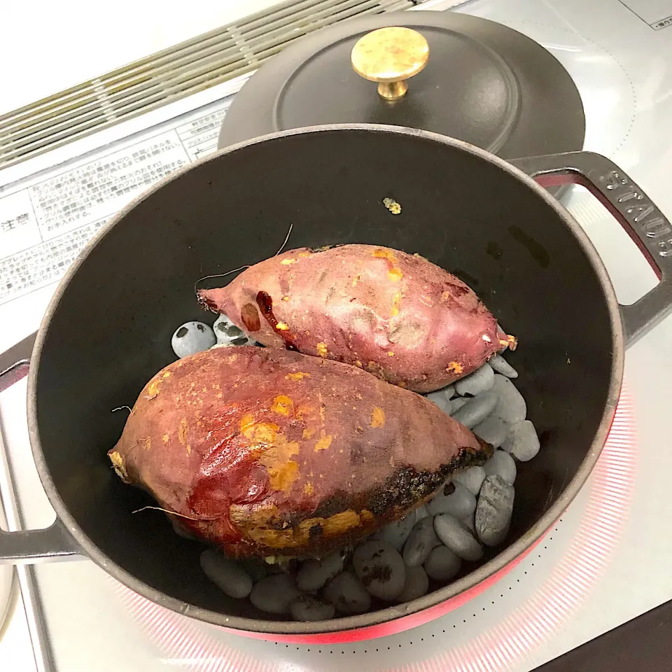 ストウブ鍋で石焼き芋|うさピーさん