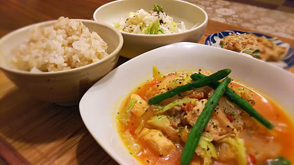 鶏肉と白菜とﾄﾏﾄの味噌ｺﾝｿﾒ煮～
の晩ごはん✨|kaz(*･ω･)さん