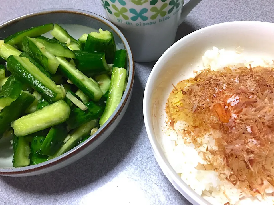 Snapdishの料理写真:キュウリと生姜の塩もみ、かつお節と卵かけ御飯 #sibo  #低fodmap  #食事制限  #小腸細菌異常増殖症  #過敏性腸症候群  #ibs|gekoさん