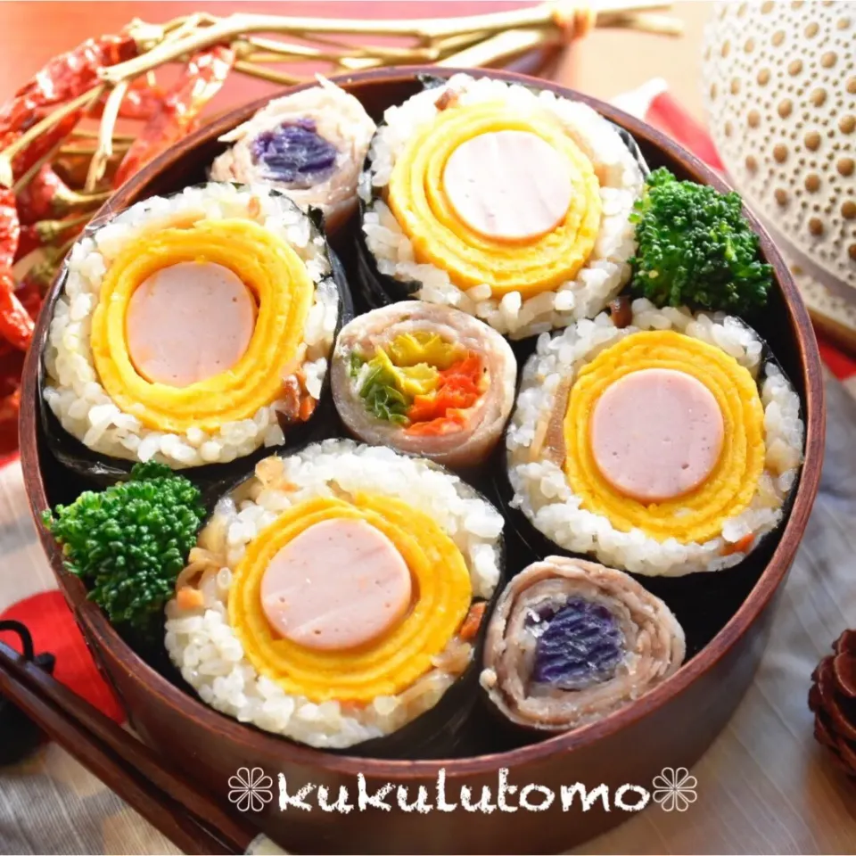 Snapdishの料理写真:❁❁クルクル巻き寿司お弁当❁❁|kukulutomo ❁𓎪 ⡱𓎩‎𐩢𐩺𓎪 ⡱さん