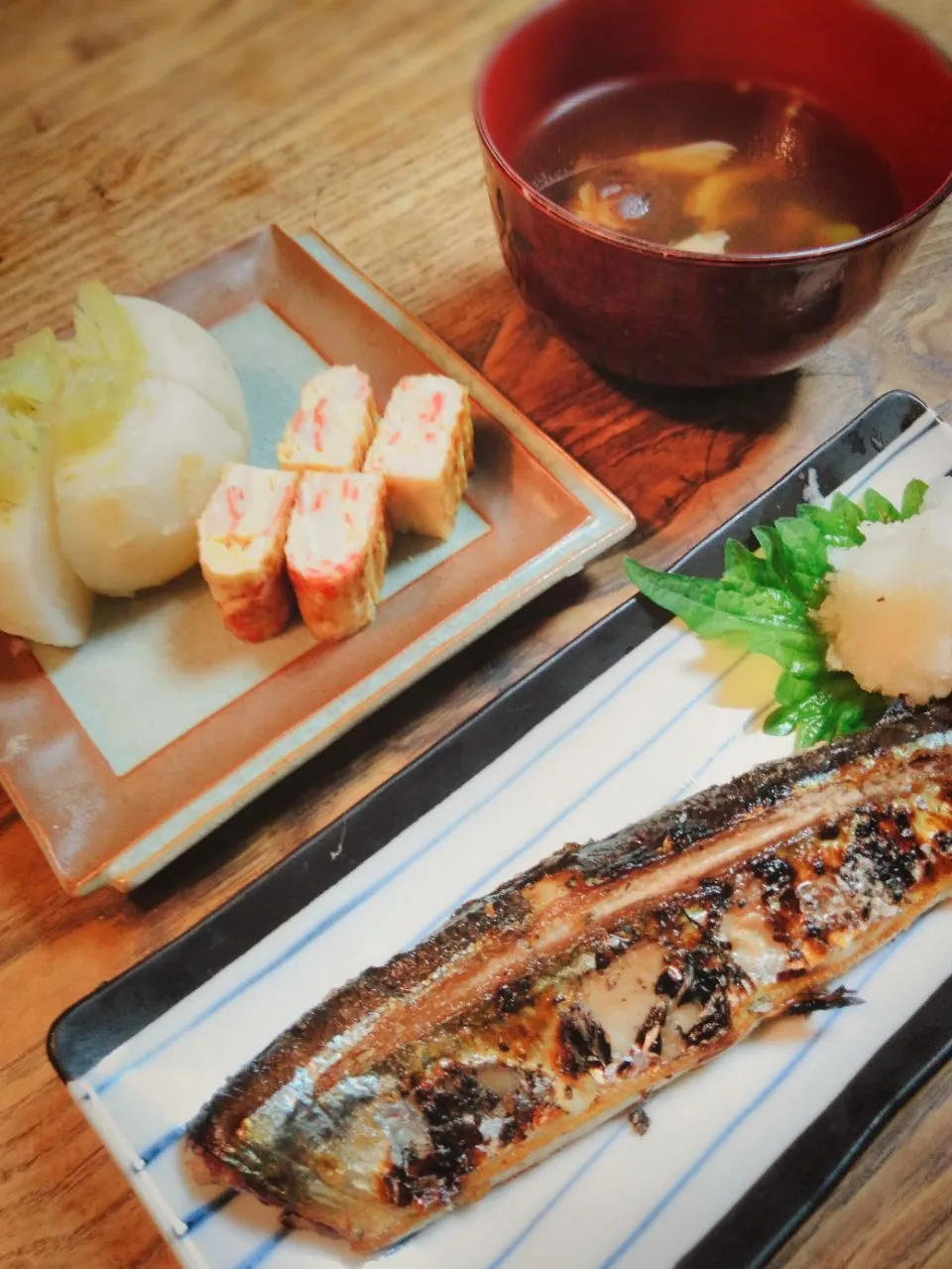 休日のお夕飯
・サンマの塩焼き
・蕪の蒸物
・カニカマ入のだし巻き卵|akiさん